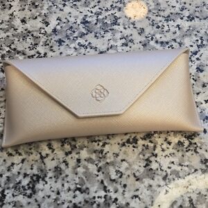 Kendra Scott Saffiano Envelope Eyewear Case - Champagne Gold